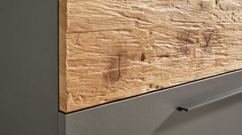 Schubladenkommode Interliving aus Holz in Dunkelgrau Interliving Schlafzimmer Serie 1025 – Schubladenkommode Graphit & Balkeneiche gehackt - vier Schubladen