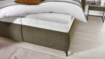 Polsterbett Interliving aus Stoff in Dunkelgrün Interliving Bettsystem Serie 1414 - Polsterbett olivgrüner Stoffbezug GCP 333 - Liegefläche ca. 180 x 200 cm