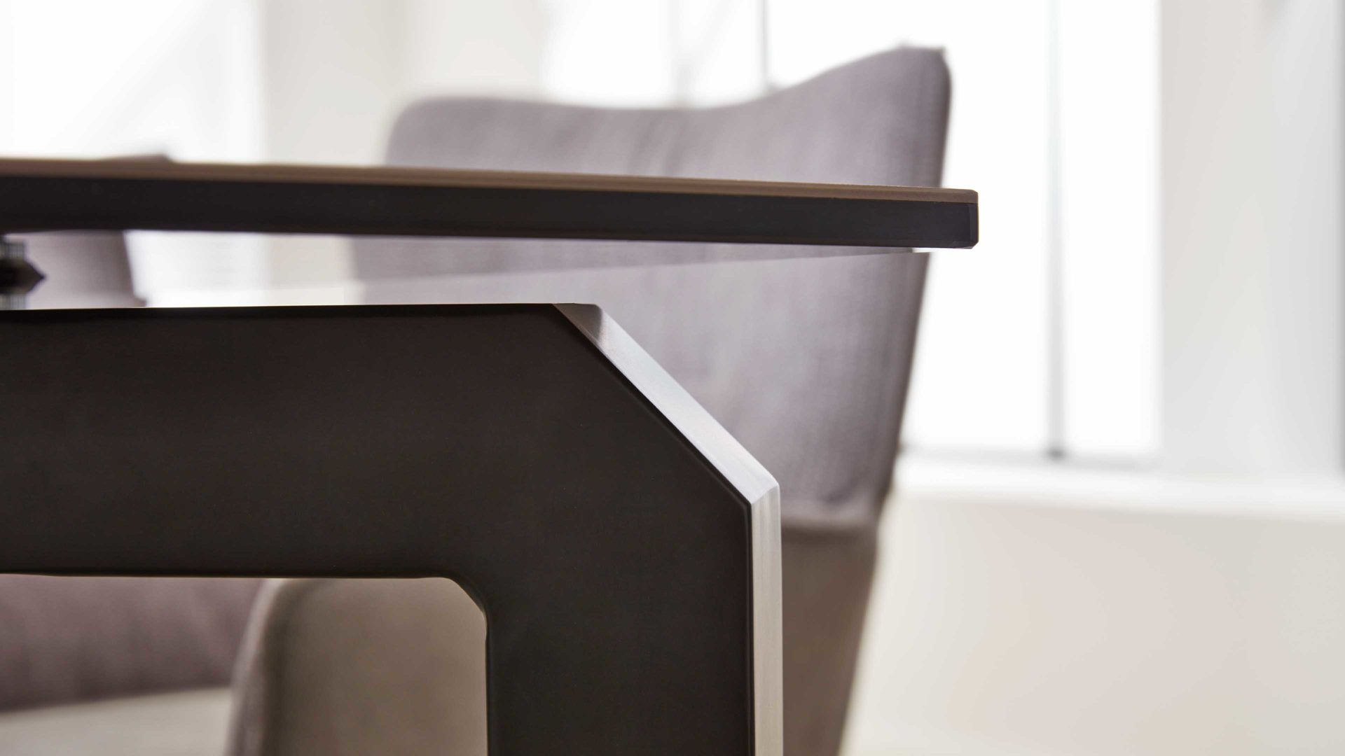 Auszugtisch Interliving aus Keramik in Grau Interliving Esszimmer Serie 5111 – Auszugtisch 6813-91 graue Glaskeramik & schwarzes Eisen – ca. 180-260 x 100 cm