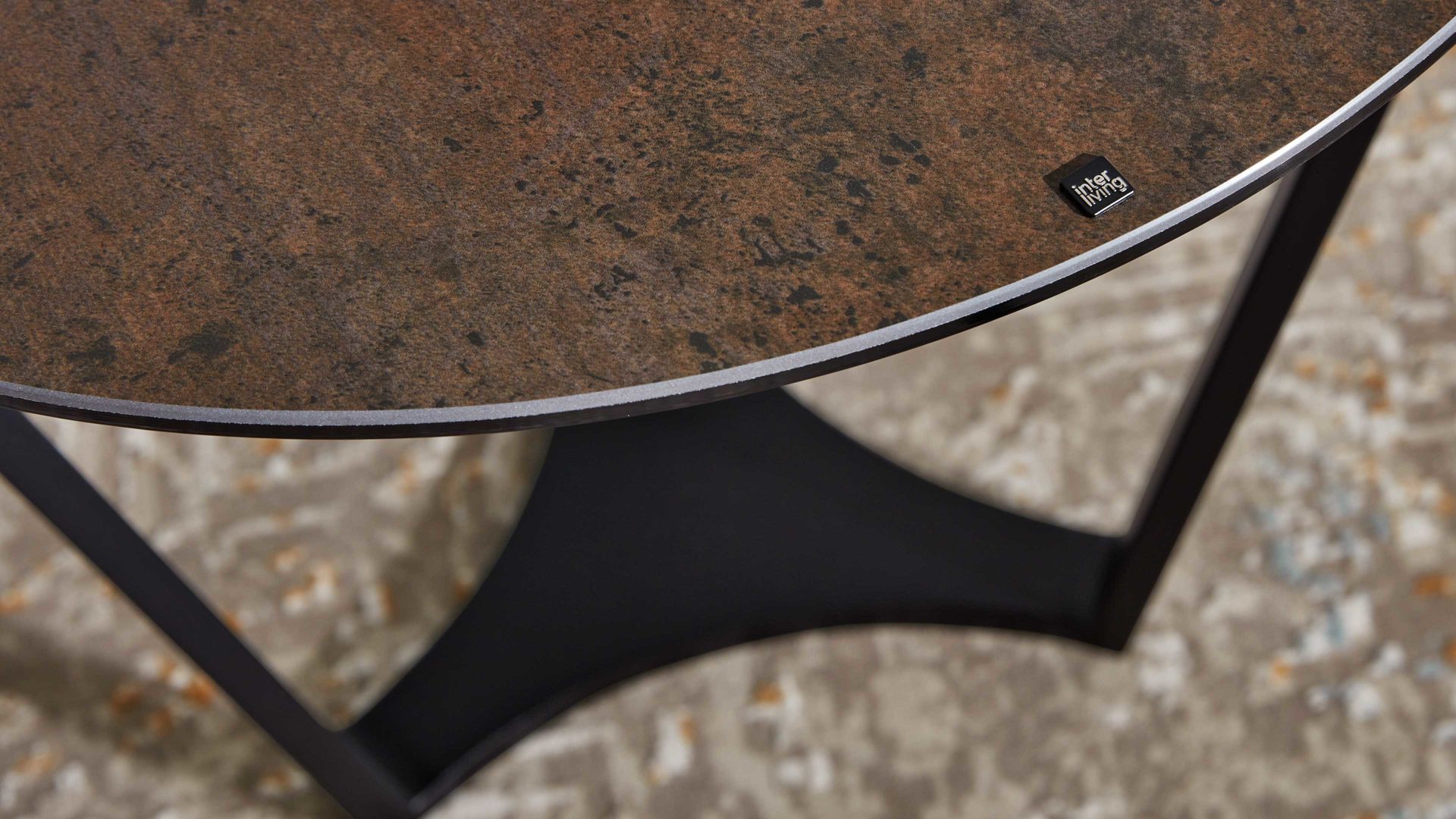 Beistelltisch Interliving aus Keramik in Dunkelbraun Interliving Couchtisch Serie 6208 - Beistelltisch ET175SD rostbraune Keramik & schwarzer Stahl - Durchmesser ca. 55 cm