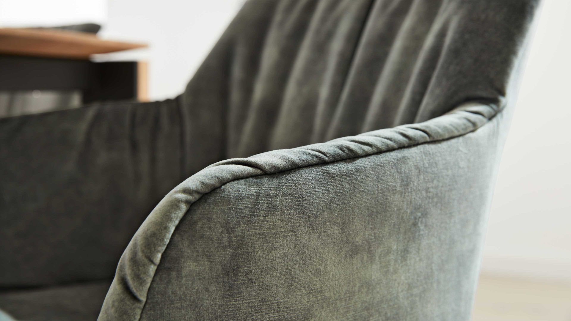 Polsterstuhl Interliving aus Stoff in Grün Interliving Esszimmer Serie 5110 - Armlehnstuhl C1212 grüner Bezug Genova & schwarzer Spinnenfuß