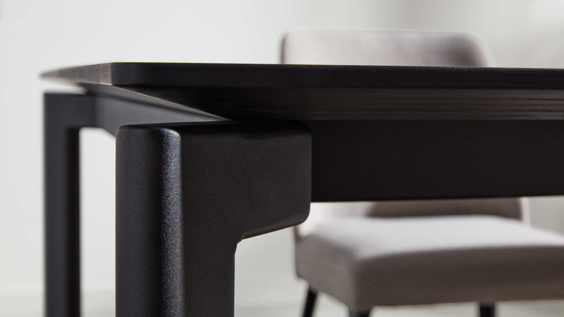 Auszugtisch Interliving aus Holz in Schwarz Interliving Esszimmer Serie 5110 - Auszugtisch mattschwarzes Eichefurnier - ca. 160 - 260 x 90 cm