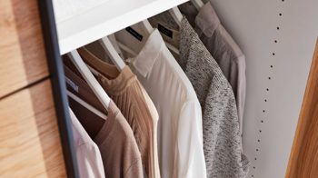 Kleiderschrank Interliving aus Holz in Grau Interliving Schlafzimmer Serie 1024 – Schwebetürenschrank 982744 Design 25,  Taupe & Balkeneiche - zwei Türen, Breite ca. 241 cm