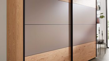 Kleiderschrank Interliving aus Holz in Grau Interliving Schlafzimmer Serie 1024 – Schwebetürenschrank 983054 Design 25,  Taupe & Balkeneiche - zwei Türen, Breite ca. 301 cm