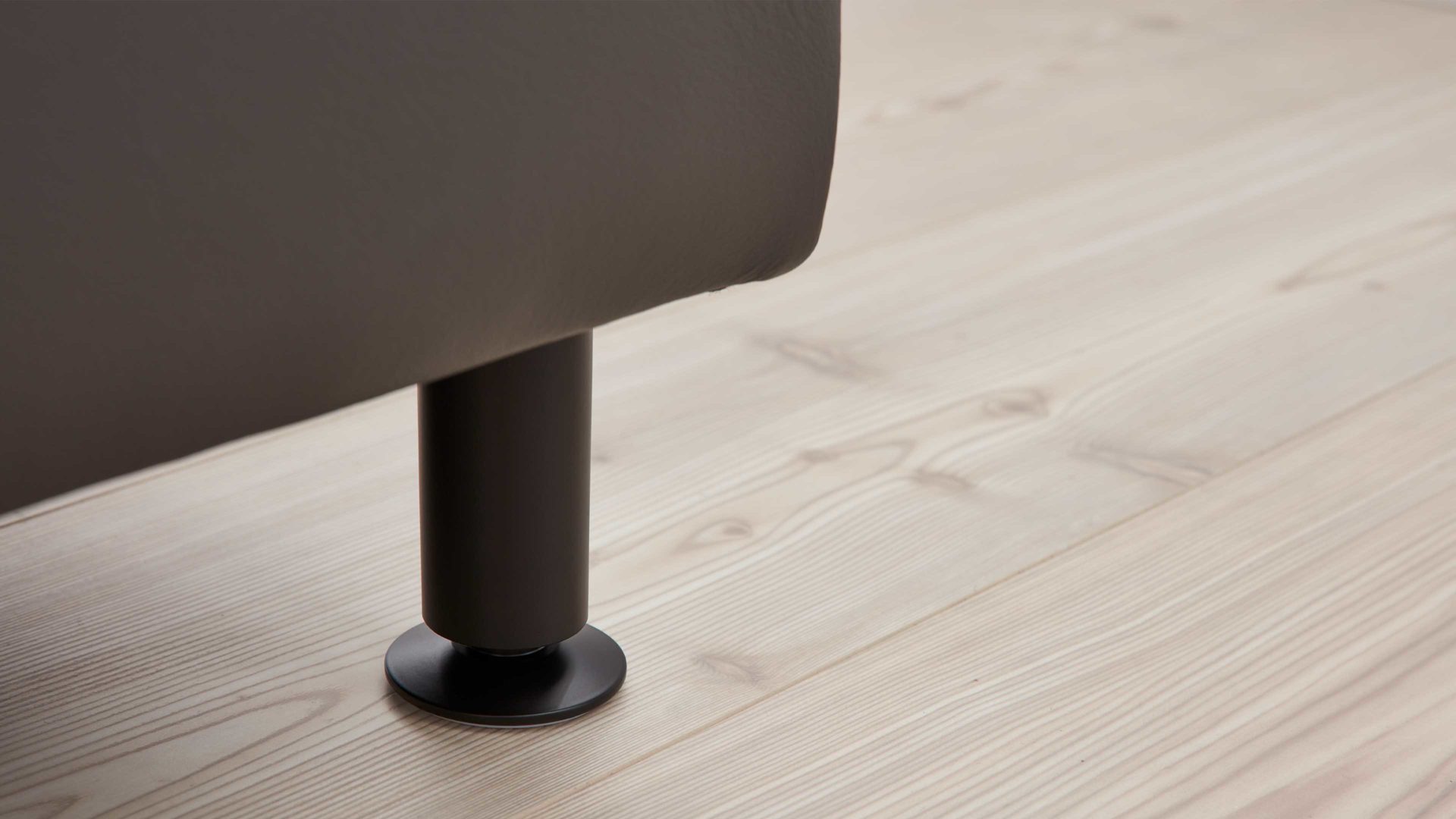 Polsterhocker modulmaster aus Leder in Anthrazit Modulmaster MM-PN1148 - XXL-Hocker anthrazitfarbenes Leder Torro & Fuß Z002-M01 - ca. 130 x 65 cm