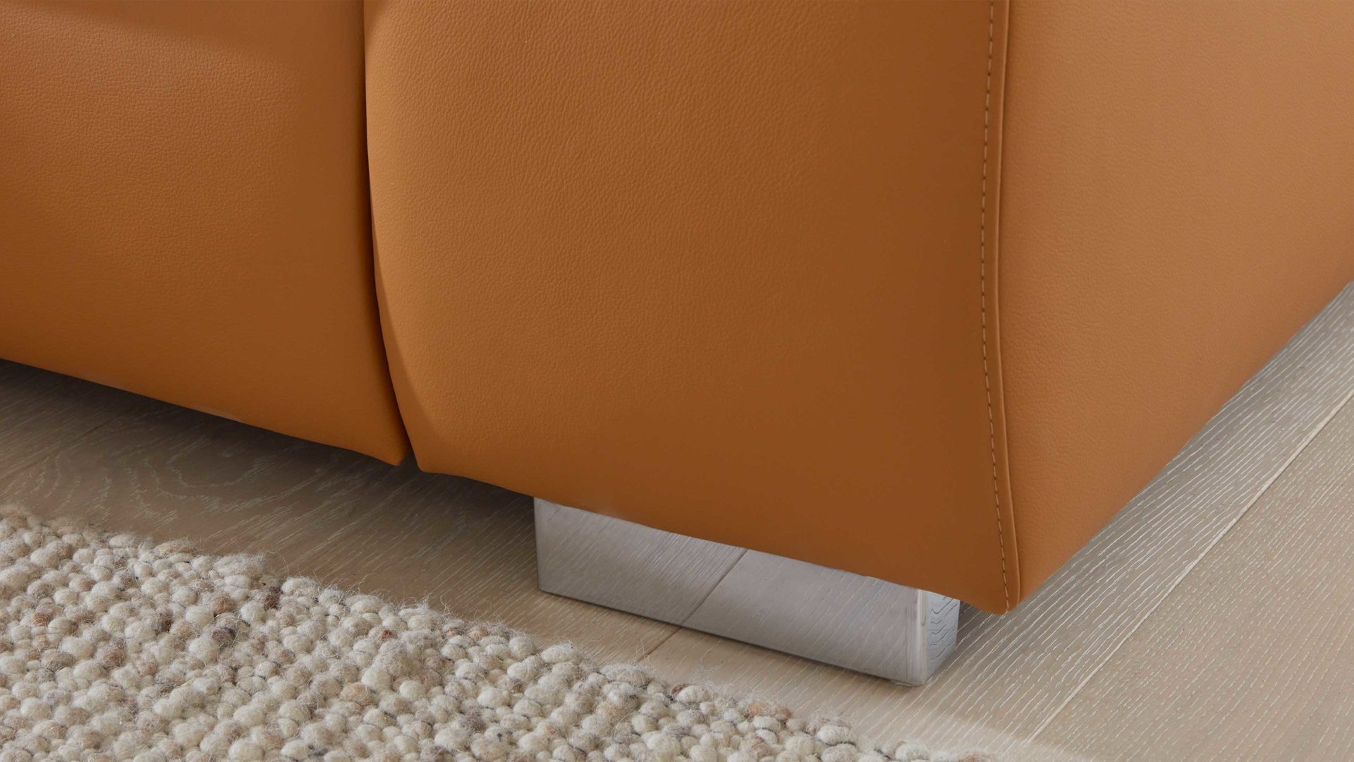 Ecksofa modulmaster aus Leder in Orange Modulmaster MM-PN1044 - Ecksofa kurkumafarbenes Leder Vivre & Rollenfüße – Stellfläche ca. 195 x 309 cm