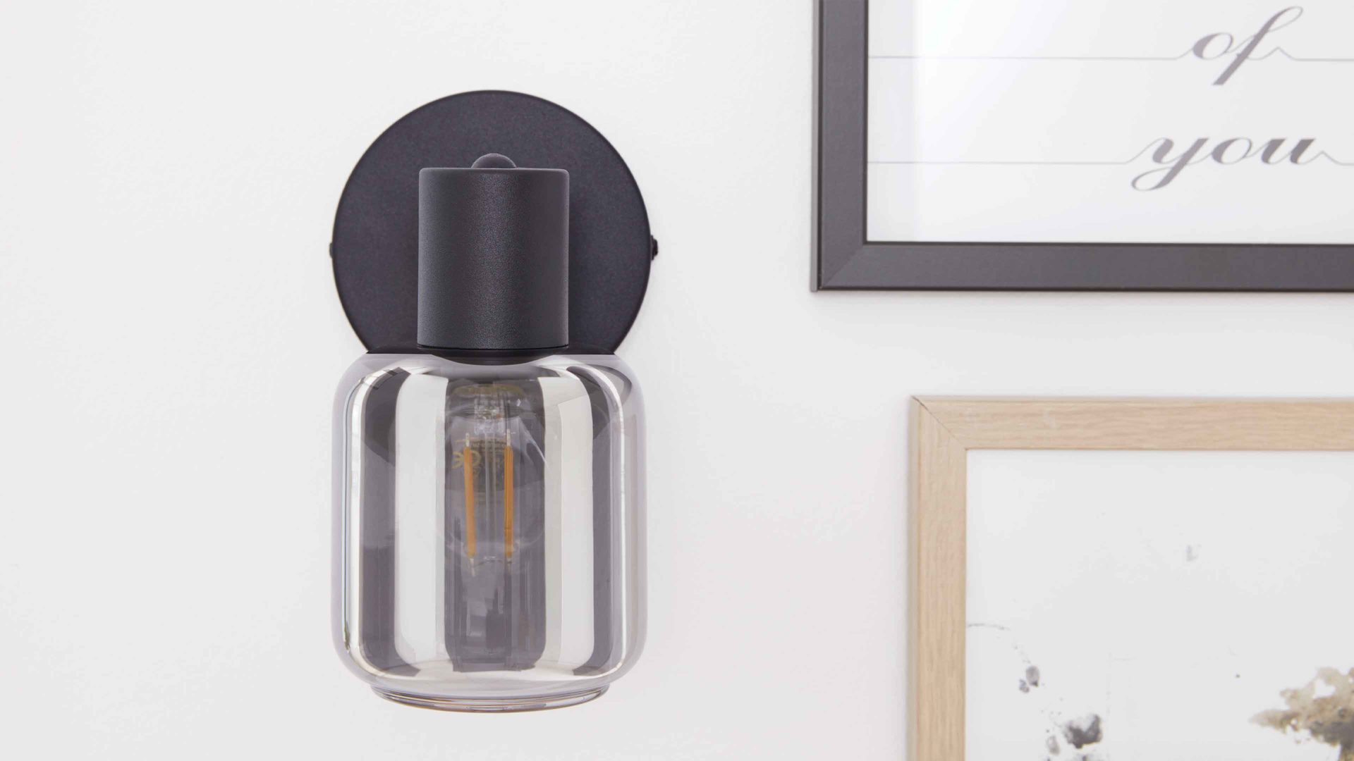 Wandleuchte Interliving aus Glas in Grau Interliving Leuchten Serie 9341 - Wandleuchte Rauchglas & Mattschwarz – Durchmesser ca. 10 cm