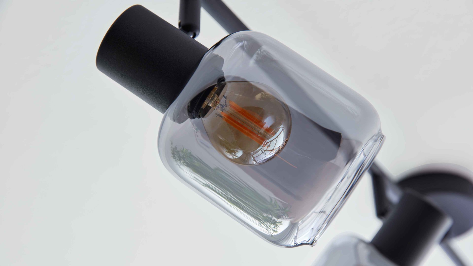 Deckenleuchte Interliving aus Glas in Grau Interliving Leuchten Serie 9341 - Deckenleuchte Rauchglas & Mattschwarz – Länge ca. 38 cm