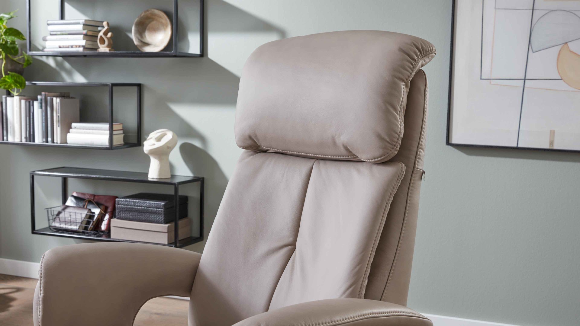 Relaxsessel comfortmaster besser sitzen, liegen, leben aus Leder in Hellgrau Comfortmaster CM-HU1157 - Relaxsessel B perlfarbenes LongLife-Leder Vivre & Tellerfuß - Ergonomie M