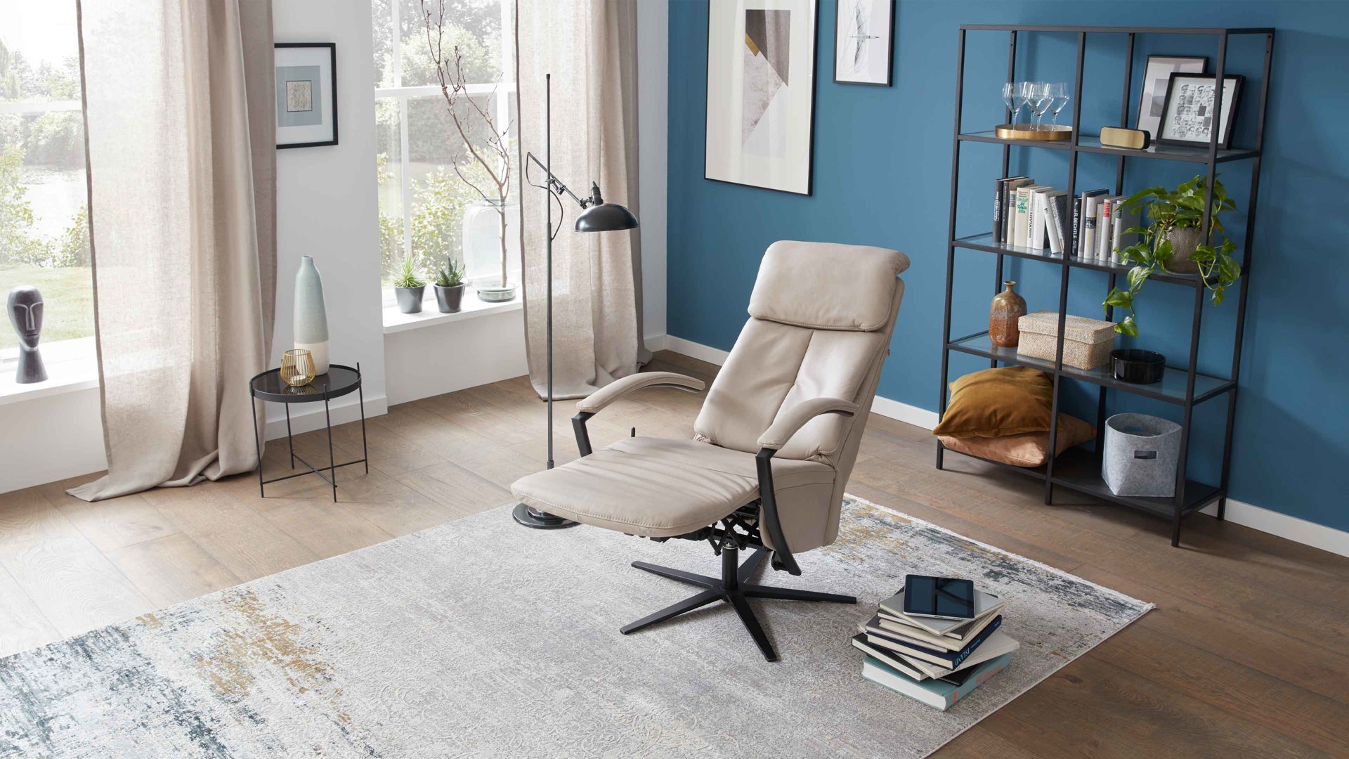 Relaxsessel comfortmaster besser sitzen, liegen, leben aus Leder in Hellgrau Comfortmaster CM-HU1157 - Relaxsessel B perlfarbenes LongLife-Leder Vivre & schwarzer Sternfuß - Ergonomie XL