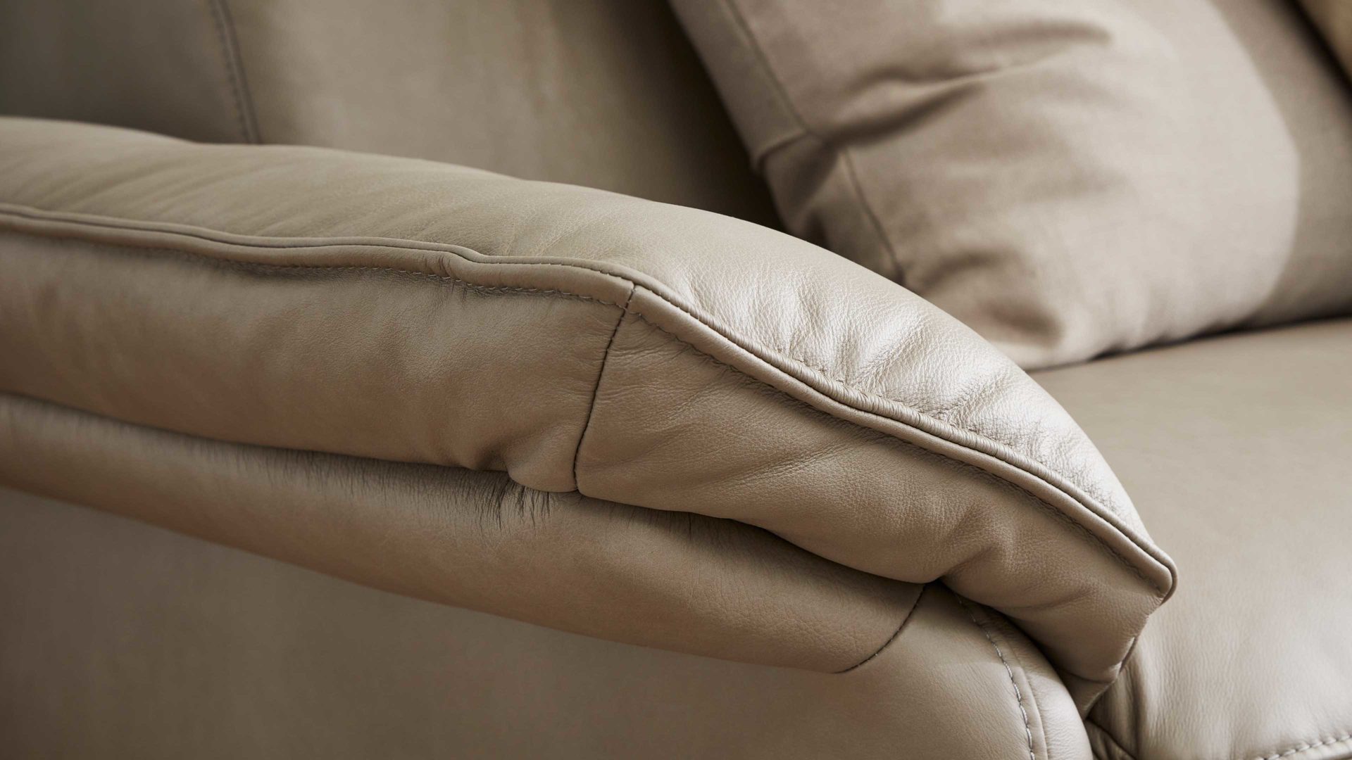 2,5-Sitzer comfortmaster besser sitzen, liegen, leben aus Leder in Beige Comfortmaster Spektra 1267 - 2,5-Sitzer stahlfarbenes LongLife-Leder - Länge ca. 203 cm