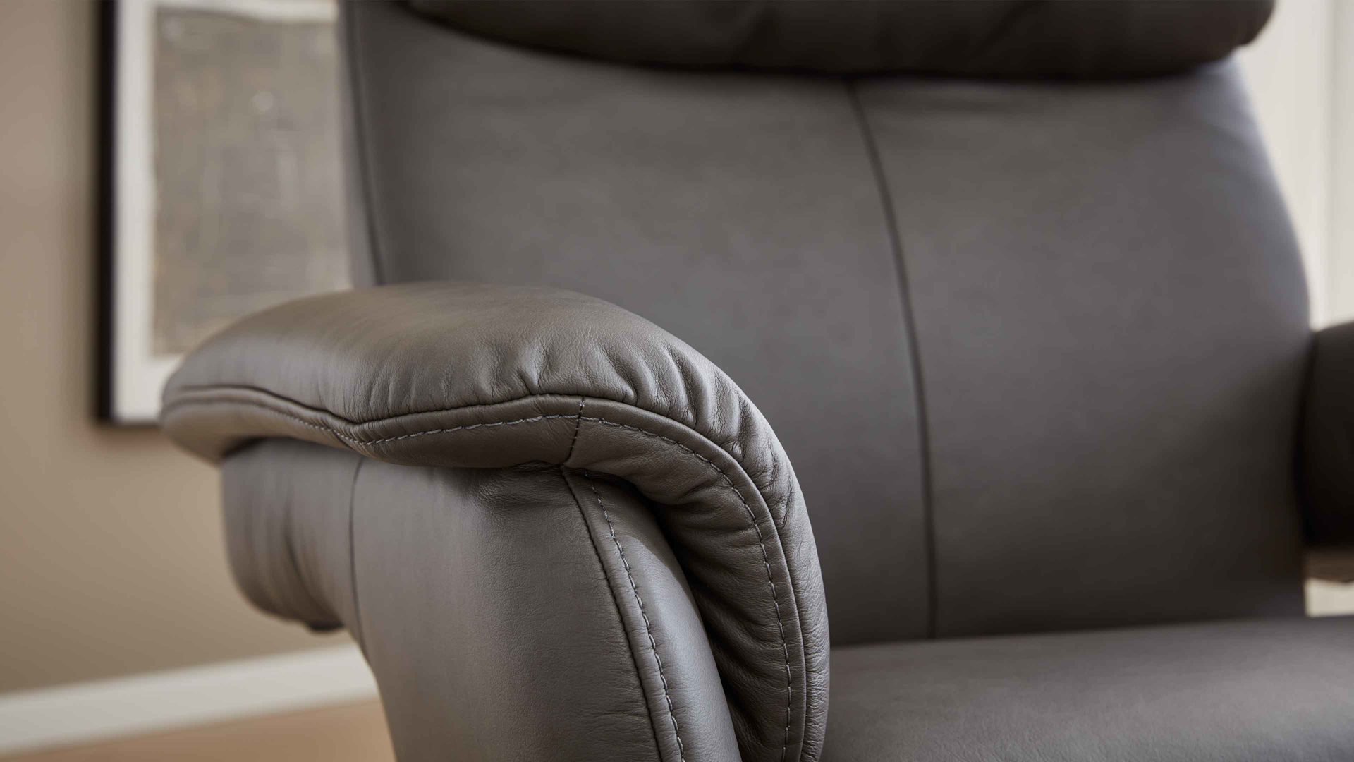 Relaxsessel comfortmaster besser sitzen, liegen, leben aus Leder in Grau Comfortmaster 7444 - Relaxsessel bzw. Polstermöbel 26X granitfarbenes LongLife-Leder LG 24 & edelstahlfarbener Tellerfuß