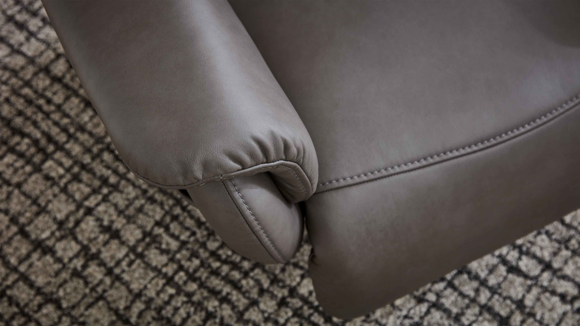 Relaxsessel comfortmaster besser sitzen, liegen, leben aus Leder in Grau Comfortmaster 7444 - Relaxsessel bzw. Polstermöbel 26X granitfarbenes LongLife-Leder LG 24 & edelstahlfarbener Tellerfuß