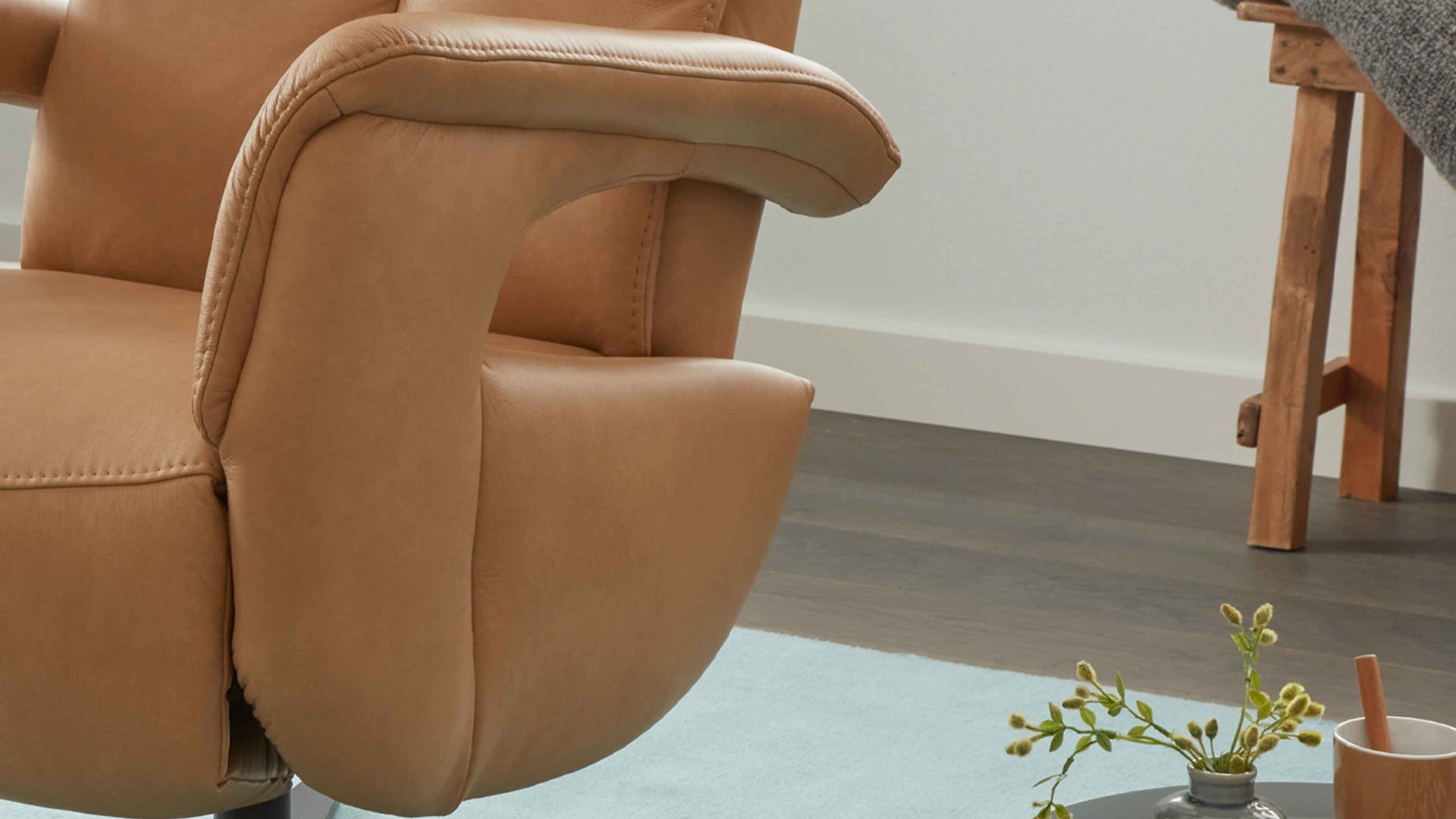 Relaxsessel modulmaster aus Leder in Hellbraun Modulmaster MM-PN1062  - Relaxsessel 1DRF honigfarbenes Leder Torro & schwarzer Alu-Sternfuß V1S