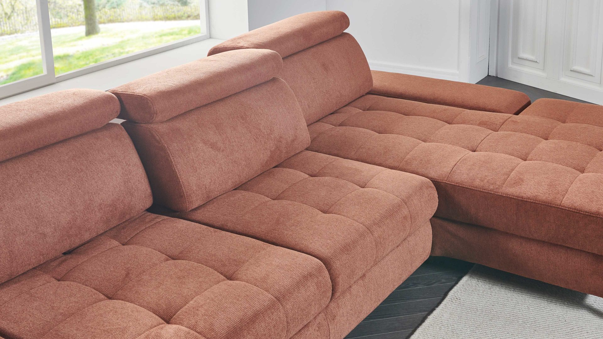 Ecksofa KAWOO aus Stoff in Orange KAWOO Polsterprogramm Torino XC - Ecksofa kupferfarbenes Flachgewebe Paris 83 & schwarze Metallfüße – Stellfläche ca. 312 x 186 cm