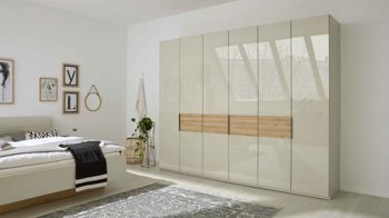 Kleiderschrank Interliving aus Holz in Hellgrau Interliving Schlafzimmer Serie 1026 – Kleiderschrank 341 Champagner & Eiche bianco - sechs Türen, Breite ca. 300 cm