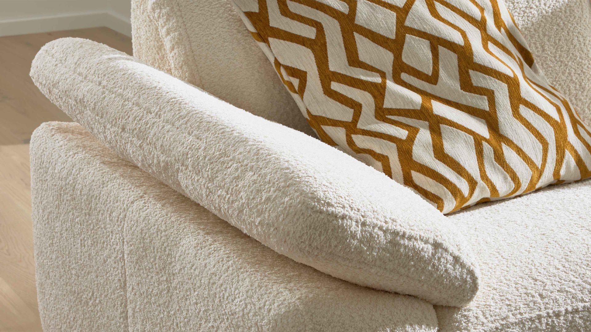 Funktion Interliving aus Metall in Transparent Interliving Sofa Serie 4054 – Armlehnverstellung manuelle Verstellung