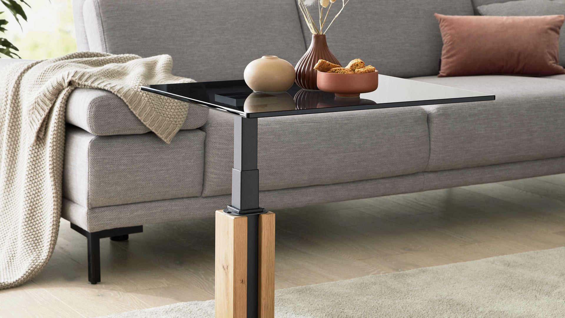 Beistelltisch Interliving aus Glas in Dunkelgrau Interliving Couchtisch Serie 6211 - Beistelltisch graues Parsolglas & Wildeiche - ca. 55 x 47 cm