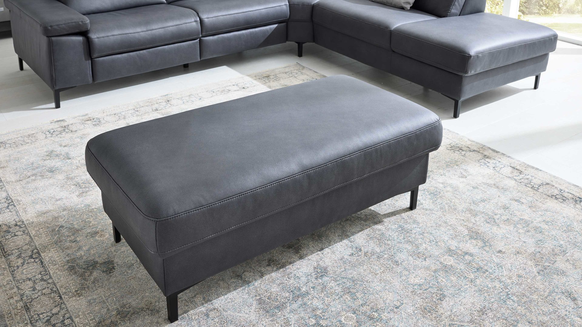 Funktionshocker Interliving aus Stoff in Dunkelgrau Interliving Sofa Serie 4064 - XXL-Funktionshocker graphitfarbene Mikrofaser Galero Punto & Fuß W003-01 - ca. 130 x 65 cm