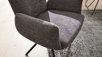 Polsterstuhl Interliving aus Stoff in Grau Interliving Esszimmer Serie 5504 - Armlehnstuhl 37 grauer Bezug Concrete DCT 99 & schwarzer Drehfuß S 349