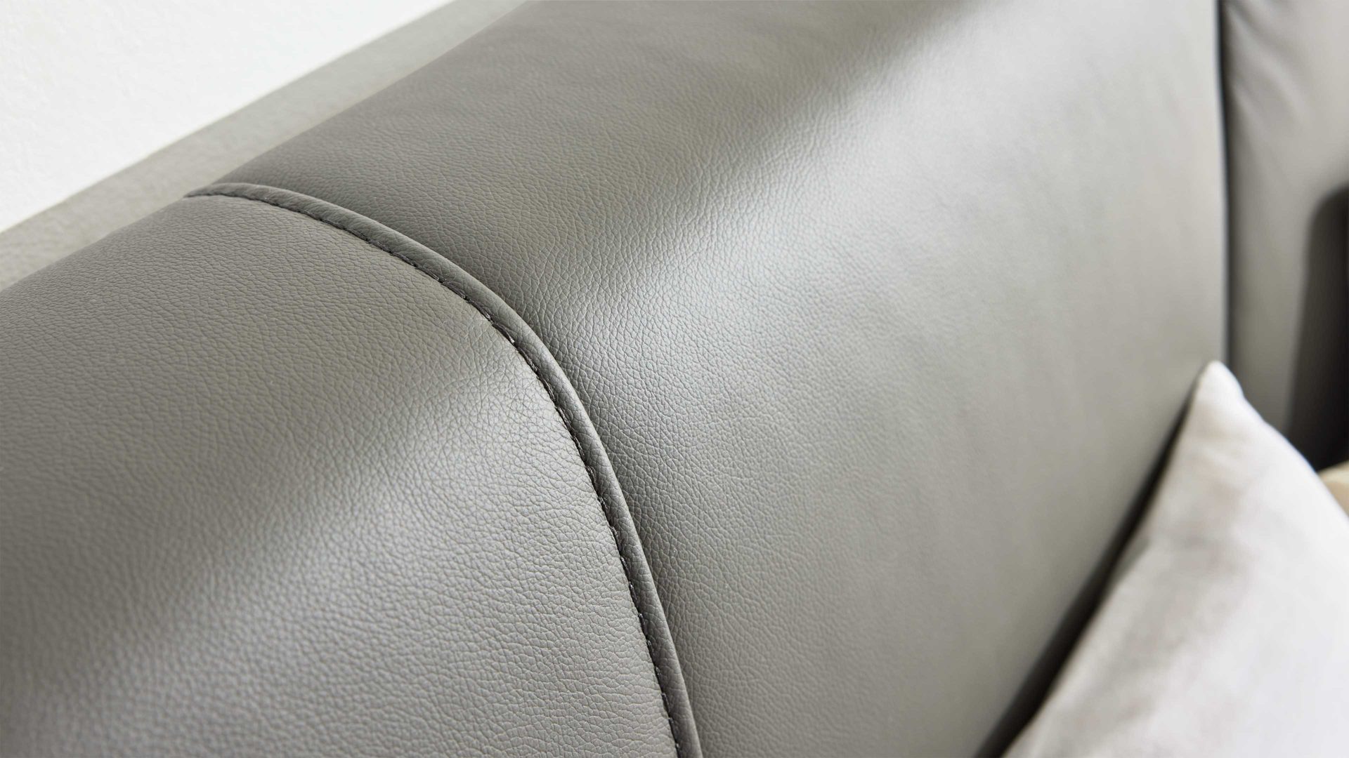 Bettgestell Interliving aus Leder in Grau Interliving Bettensystem Serie 1416 - Polsterbettgestell graues Leder Torro - Liegefläche ca. 180 x 200 cm