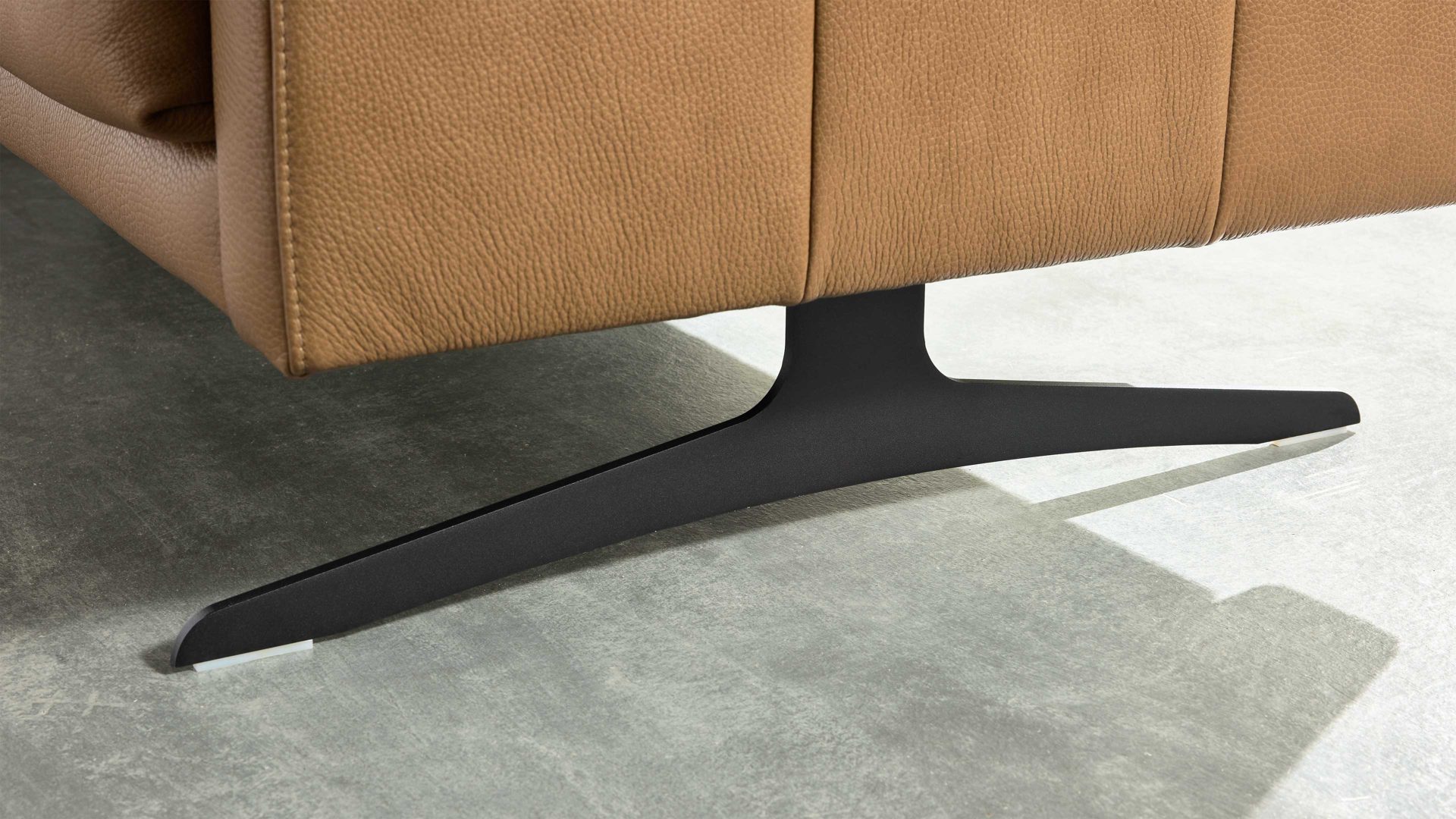 Polsterhocker Interliving aus Leder in Hellbraun Interliving Sofa Serie 4004 - Polsterhocker fangofarbenes LongLife-Leder Z84-21 - ca. 70 x 60 cm