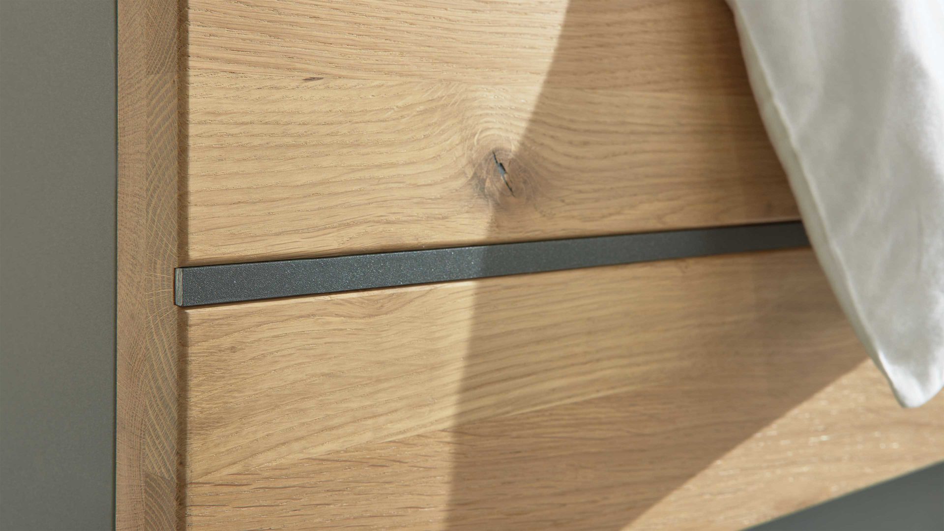 Komplettzimmer Interliving aus Holz in Holzfarben Interliving Schlafzimmer Serie 1029 – Komplettzimmer 528001 Wildeiche & Graphit - vierteilig, sechstürig
