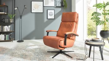Relaxsessel Interliving aus Leder in Hellbraun Interliving Sofa Serie 4541 – Relaxsessel manuell - cognacfarbenes LongLife-Leder Cloudy & Sternfuß V4S