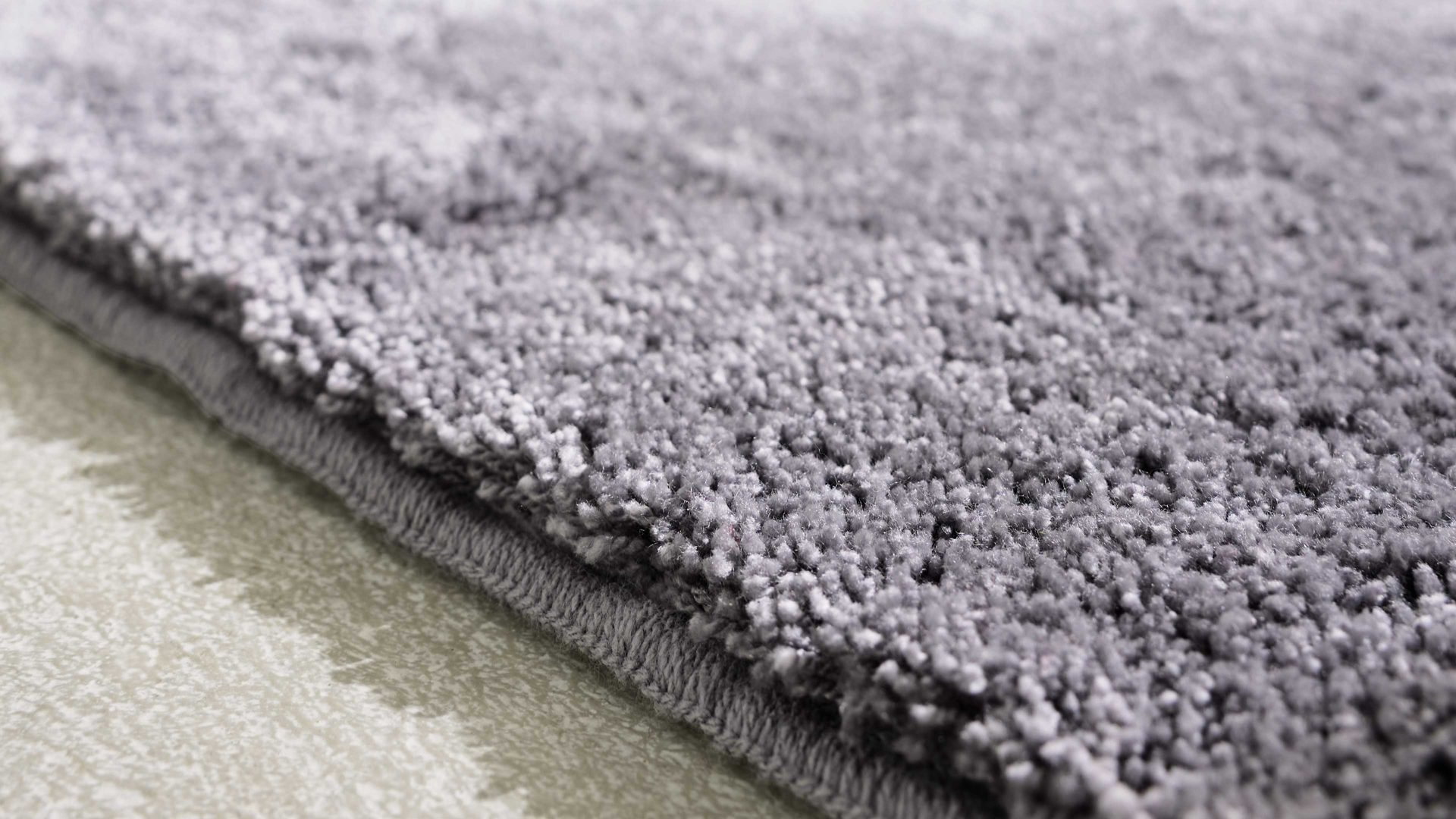 Badematte / Badeteppich Interliving aus Kunstfaser in Hellgrau Interliving Badteppich Serie 9112 Silber - ca. 65 x 115 cm