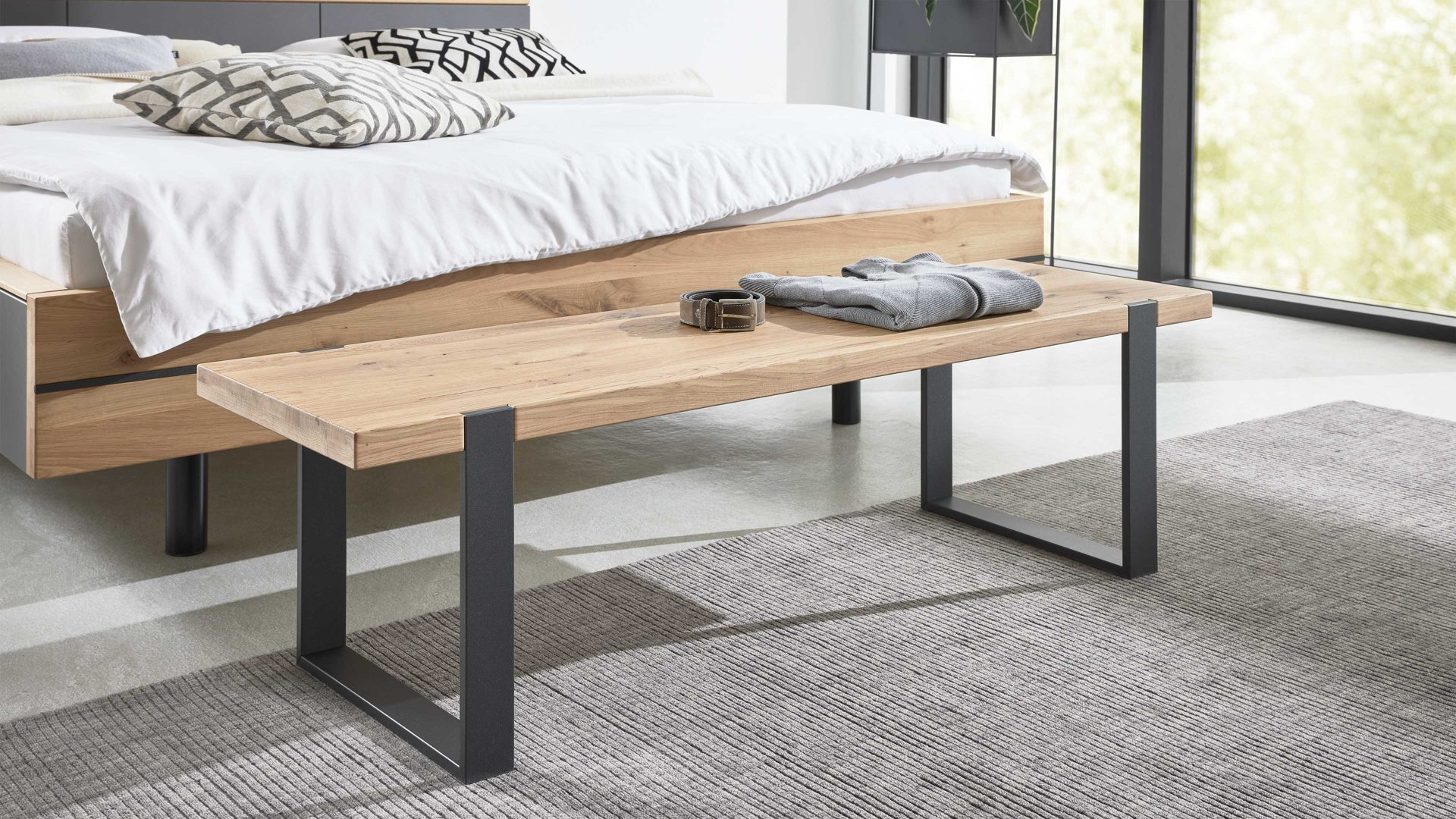 Einzelbank Interliving aus Holz in Holzfarben Interliving Schlafzimmer Serie 1029 – Bettbank Wildeiche & Graphit - Länge ca. 140 cm