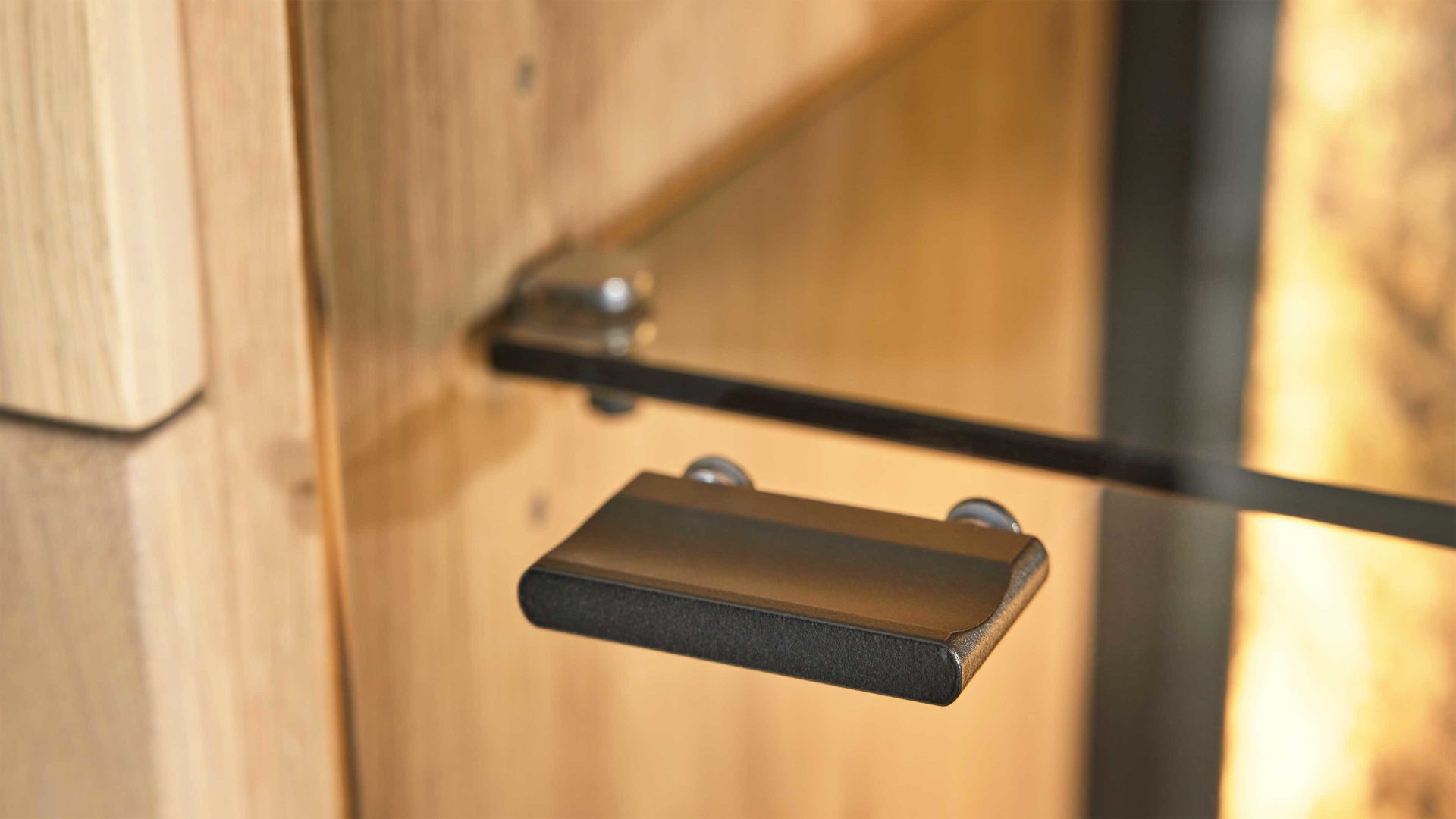 Wohnwand Interliving aus Holz in Holzfarben Interliving Wohnzimmer Serie 2025 - Wohnwand 82 Wildeiche, Anthrazit & Kork - vierteilig, Breite ca. 325 cm