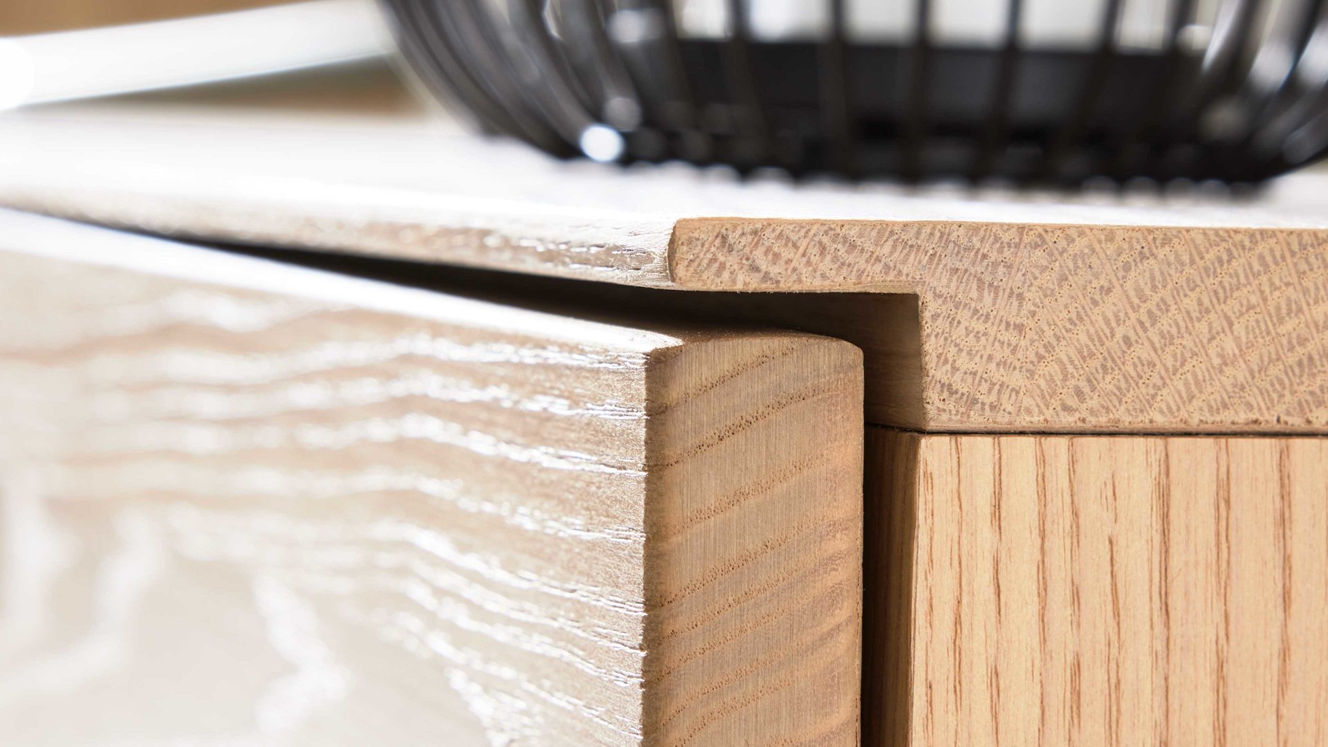 Lowboard Interliving aus Holz in Holzfarben Interliving Wohnzimmer Serie 2025 - Lowboard 30 Wildeiche, Anthrazit & Kork - Breite ca. 165 cm