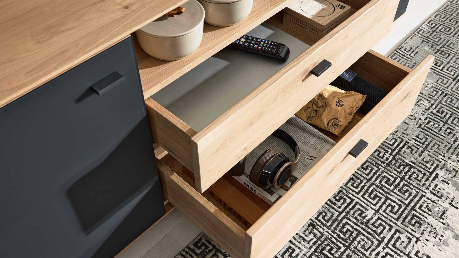 Lowboard Interliving aus Holz in Holzfarben Interliving Wohnzimmer Serie 2025 - Lowboard 30 Wildeiche, Anthrazit & Kork - Breite ca. 165 cm