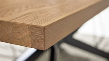 Esstisch Interliving aus Holz in Holzfarben Interliving Wohnzimmer Serie 2025 - Esstisch Wildeiche, Anthrazit & Kork - ca. 200 x 95 cm