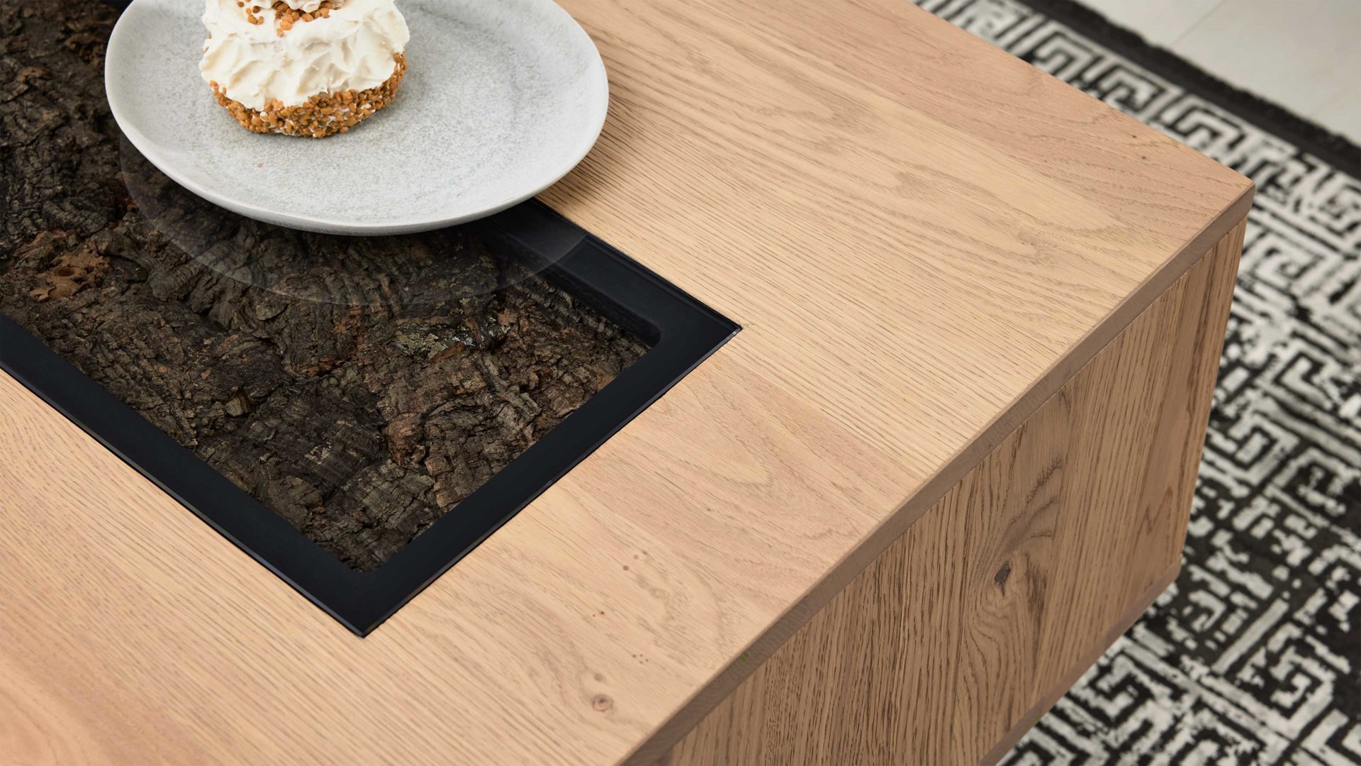 Couchtisch Interliving aus Holz in Holzfarben Interliving Wohnzimmer Serie 2025 - Couchtisch Wildeiche, Anthrazit & Kork - ca. 115 x 65 cm