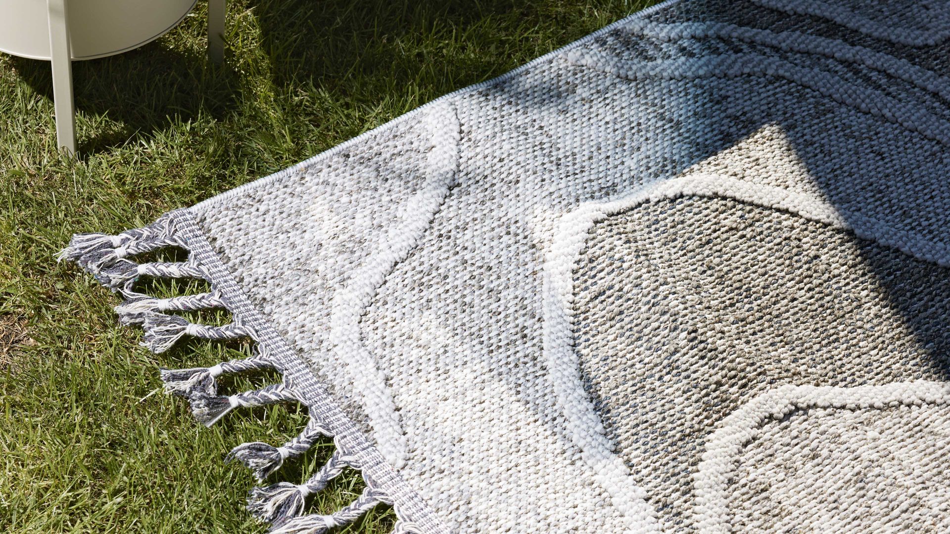 Outdoor-Teppich Interliving aus Kunstfaser in Grau Interliving Teppich Serie G-8020 - Outdoor-Teppich graues Linienmuster - ca. 200 x 290 cm