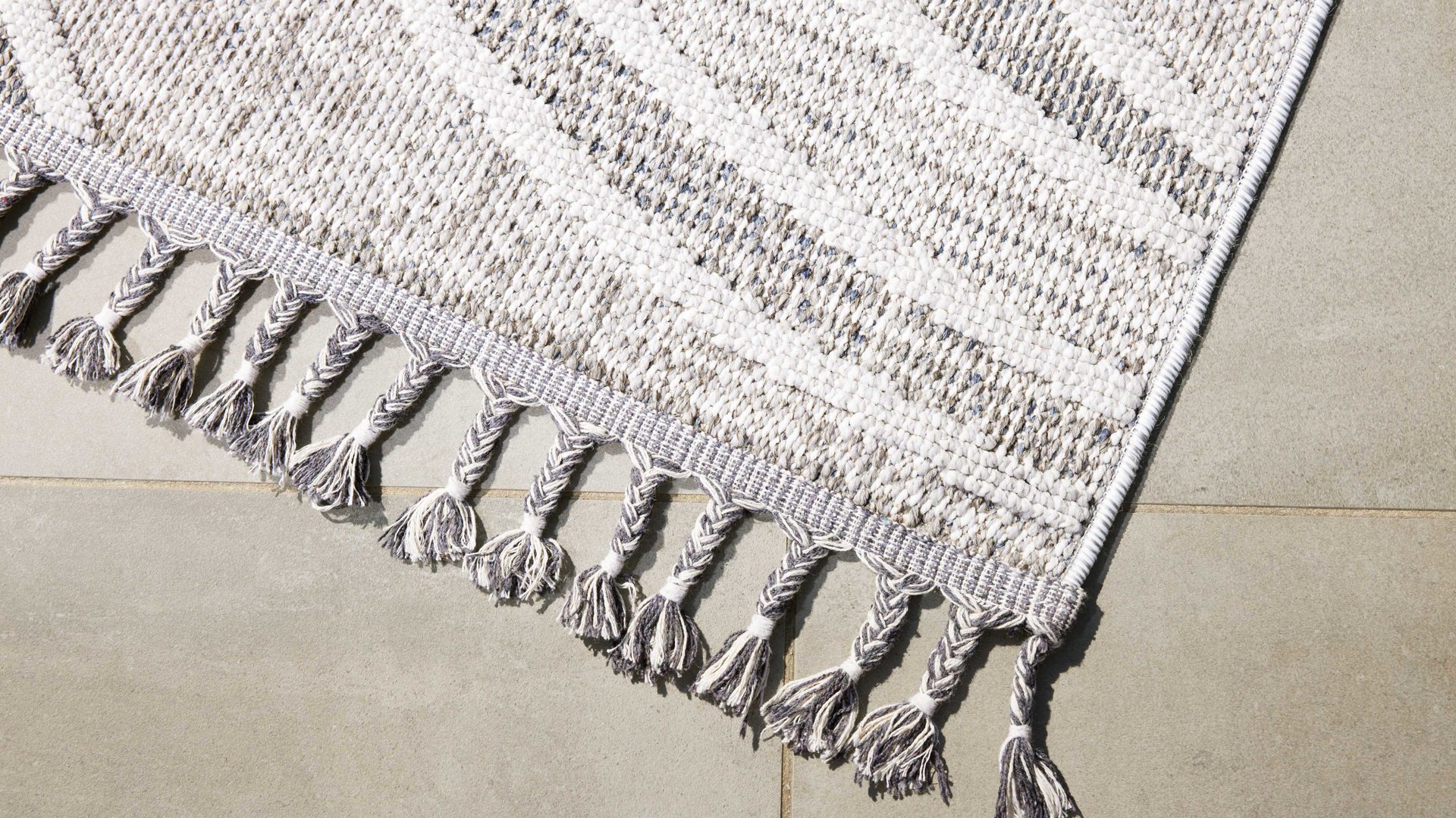 Outdoor-Teppich Interliving aus Kunstfaser in Grau Interliving Teppich Serie G-8020 - Outdoor-Teppich graues Linienmuster - ca. 133 x 190 cm