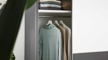 Kleiderschrank Interliving aus Holz in Weiß Interliving Kleiderschrank Serie 1207 – Schwebetürenschrank Weiß & Manhattan – zwei Türen, Breite ca. 301 cm