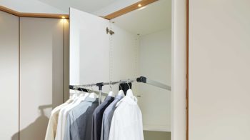 Kleiderstange / Kleiderlift Interliving aus Metall in Chrom Interliving Kleiderschrank Serie 1207 – Kleiderlift manuell