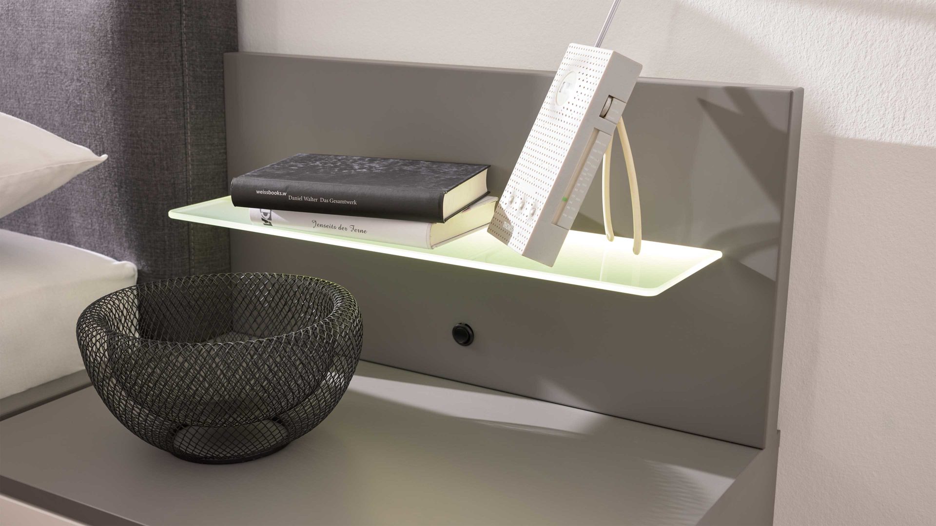 Möbelbeleuchtung Interliving aus Kunststoff in Weiß Interliving Kleiderschrank Serie 1207 – Glasbodenbeleuchtung 80029 für ca. 60 cm Breite