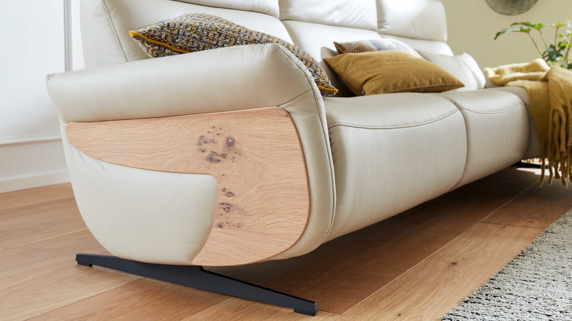 Ecksofa comfortmaster besser sitzen, liegen, leben aus Leder in Weiß Comfortmaster 4160 - Relax-Wohnlandschaft mit Funktionen klifffarbenes LongLife-Leder – Stellfläche ca. 305 x 166 cm