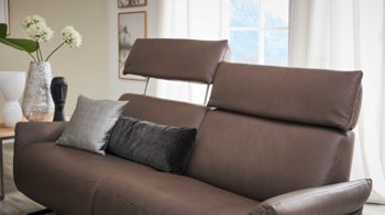 Dreisitzer comfortmaster besser sitzen, liegen, leben aus Leder in Dunkelbraun Comfortmaster 4161 - Dreisitzer 82 Q mit Funktionen schokofarbenes LongLife-Leder LG24 – Breite ca. 206 cm