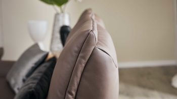 Dreisitzer comfortmaster besser sitzen, liegen, leben aus Leder in Dunkelbraun Comfortmaster 4161 - Dreisitzer 82 Q mit Funktionen schokofarbenes LongLife-Leder LG24 – Breite ca. 206 cm