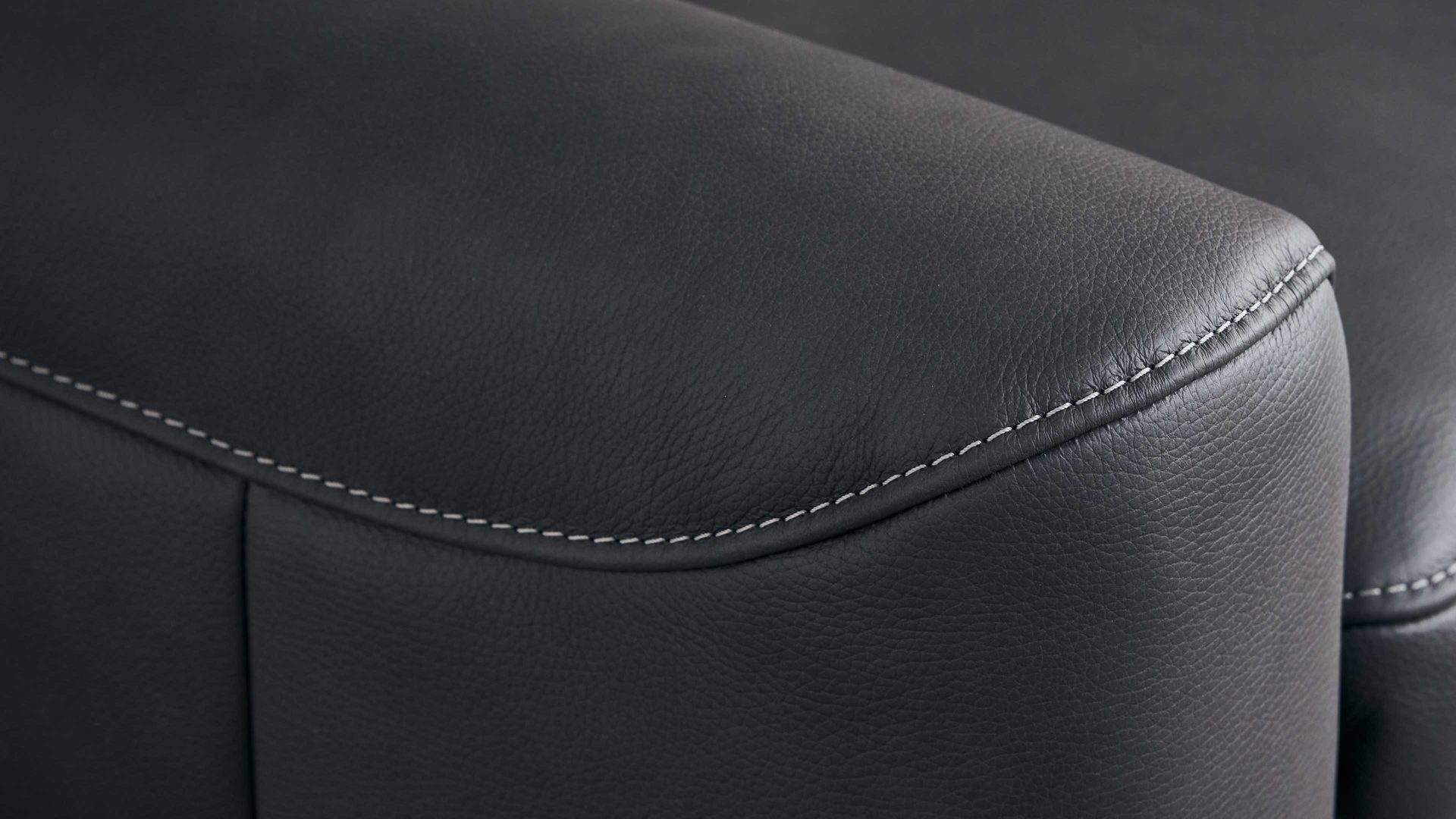 Dreisitzer comfortmaster besser sitzen, liegen, leben aus Leder in Schwarz Comfortmaster 1181 Spektra - Dreisitzer 368 M kohlefarbenes Longlife-Leder LG18 – Breite ca. 215 cm