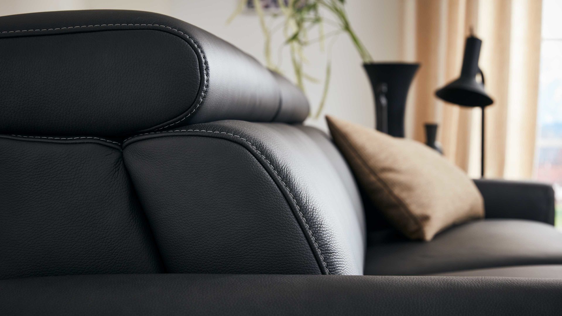 Dreisitzer comfortmaster besser sitzen, liegen, leben aus Leder in Schwarz Comfortmaster 1181 Spektra - Dreisitzer 168 N mit Wall-Free kohlefarbenes LongLife-Leder LG18 – Breite ca. 215 cm