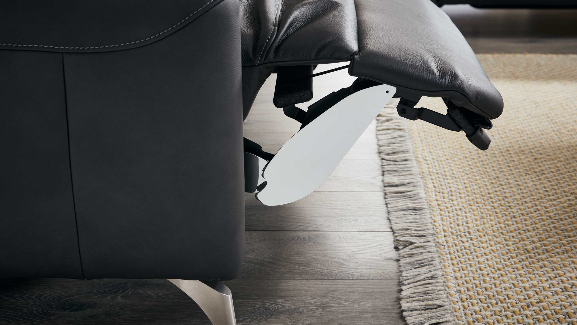 Dreisitzer comfortmaster besser sitzen, liegen, leben aus Leder in Schwarz Comfortmaster 1181 Spektra - Dreisitzer 168 N mit Wall-Free kohlefarbenes LongLife-Leder LG18 – Breite ca. 215 cm