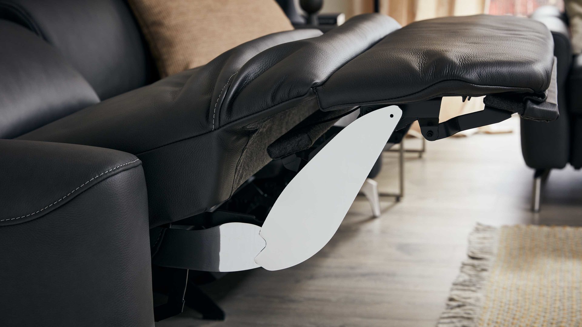 Dreisitzer comfortmaster besser sitzen, liegen, leben aus Leder in Schwarz Comfortmaster 1181 Spektra - Dreisitzer 168 N mit Wall-Free kohlefarbenes LongLife-Leder LG18 – Breite ca. 215 cm