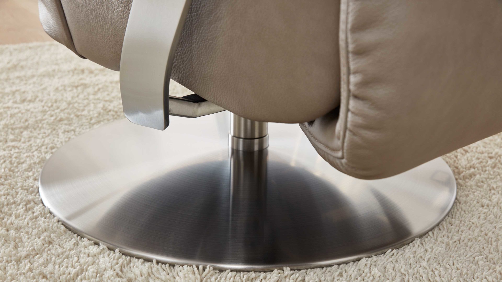 Relaxsessel comfortmaster besser sitzen, liegen, leben aus Leder in Grau Comfortmaster 7424 - Relaxsessel 52N titanfarbenes LongLife-Leder Rustika & Edelstahl