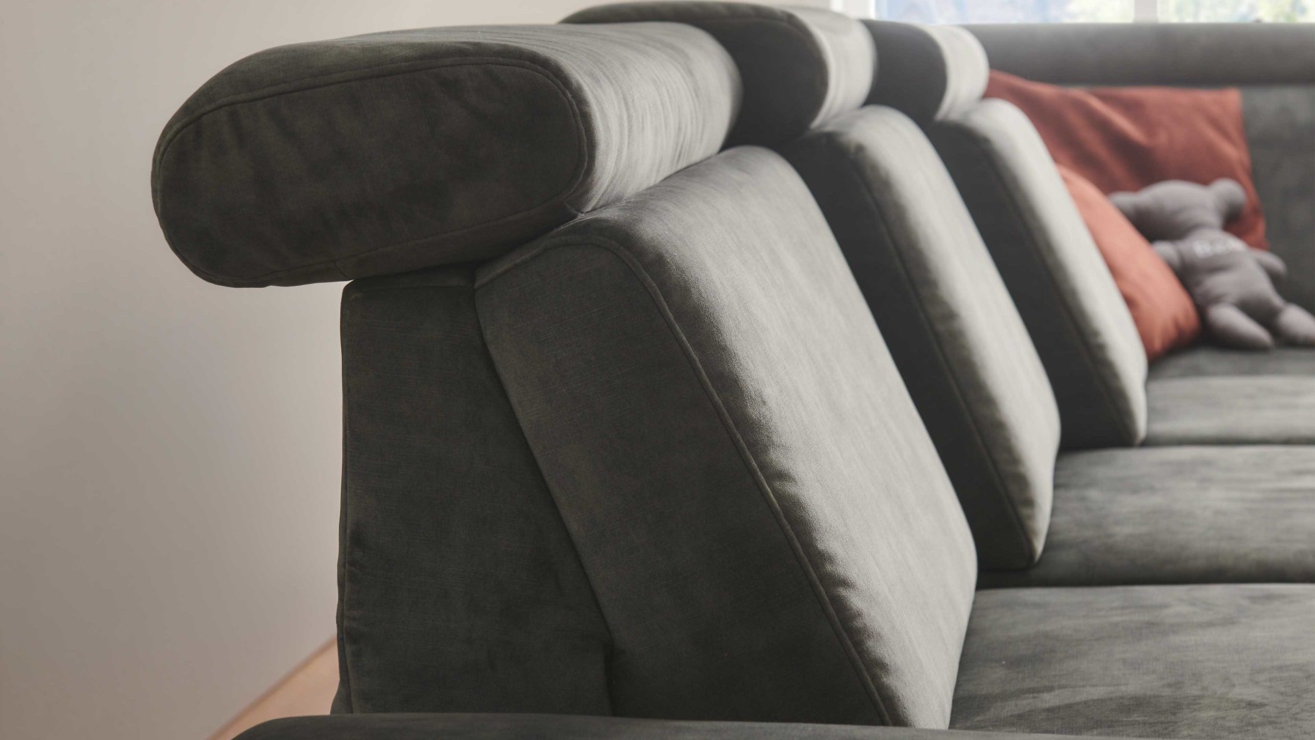 Ecksofa modulmaster aus Stoff in Dunkelgrün Modulmaster MM-ZE1162 - Wohnlandschaft mit Federkern moosfarbener Velours Amira & schwarze Metallfüße - Stellfläche ca. 346 x 227 cm