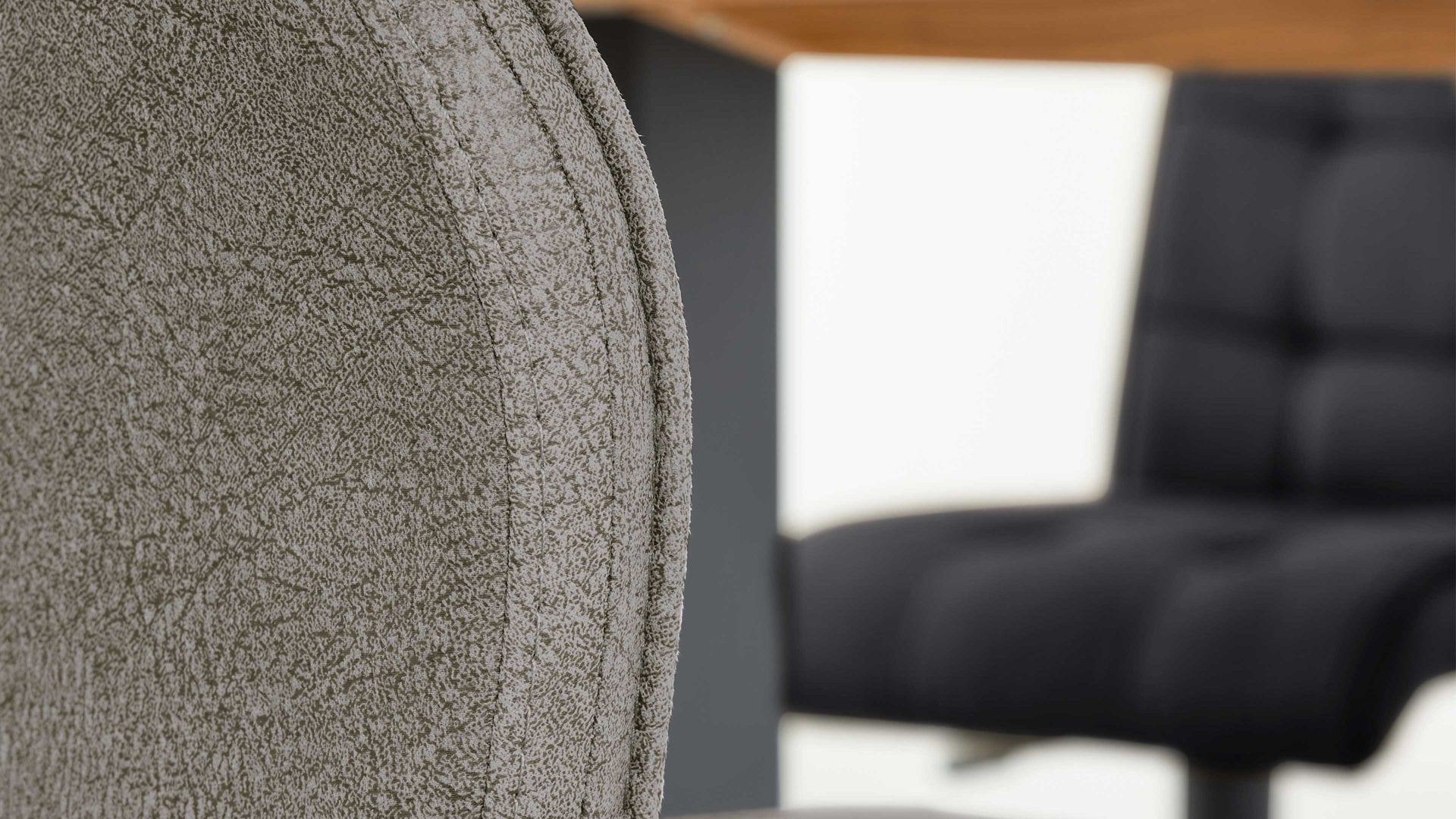 Barstuhl Interliving aus Kunstfaser in Dunkelgrau Interliving Esszimmer Serie 5104 – Barstuhl dunkelgraue Mikrofaser Onyx & mattschwarzes Rundrohr